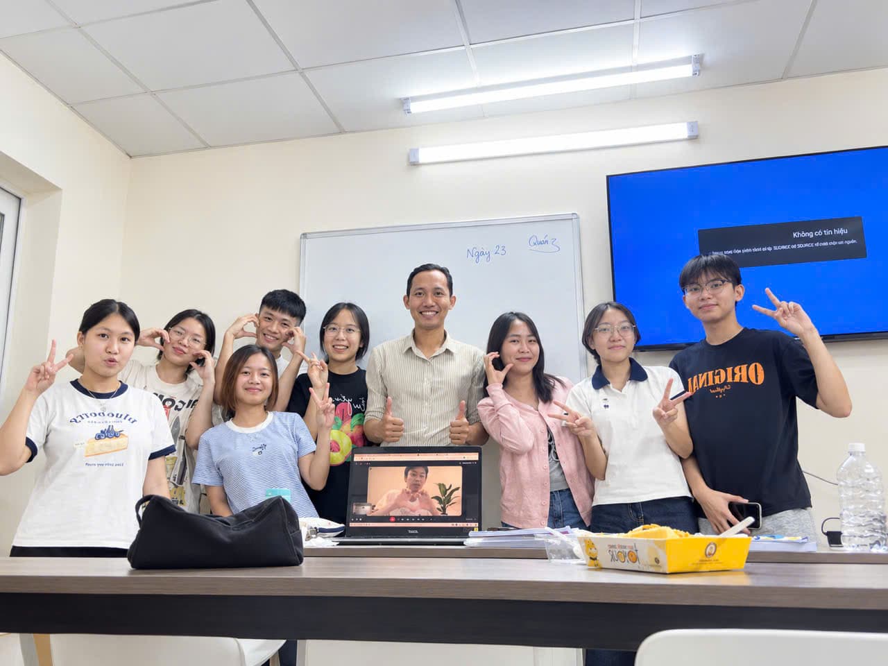 Không gian và hoạt động học tập tại Crown English