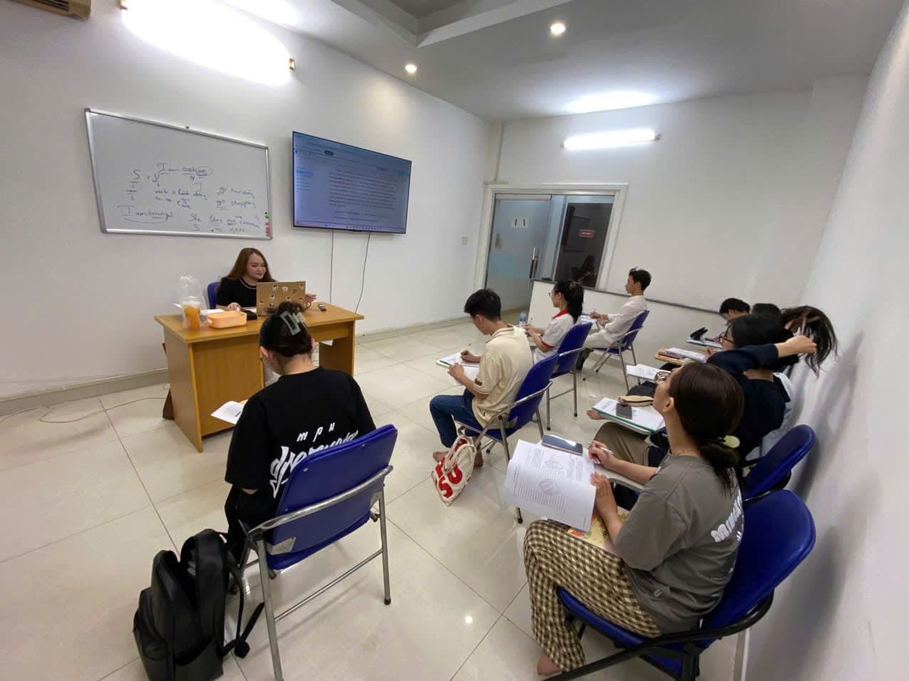 Lớp học IELTS tại Crown English